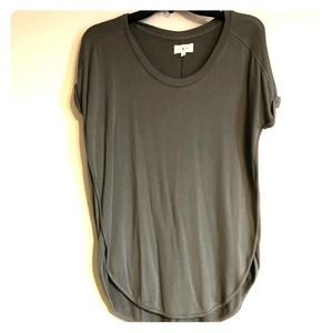 Lou & Grey short sleeve high low top